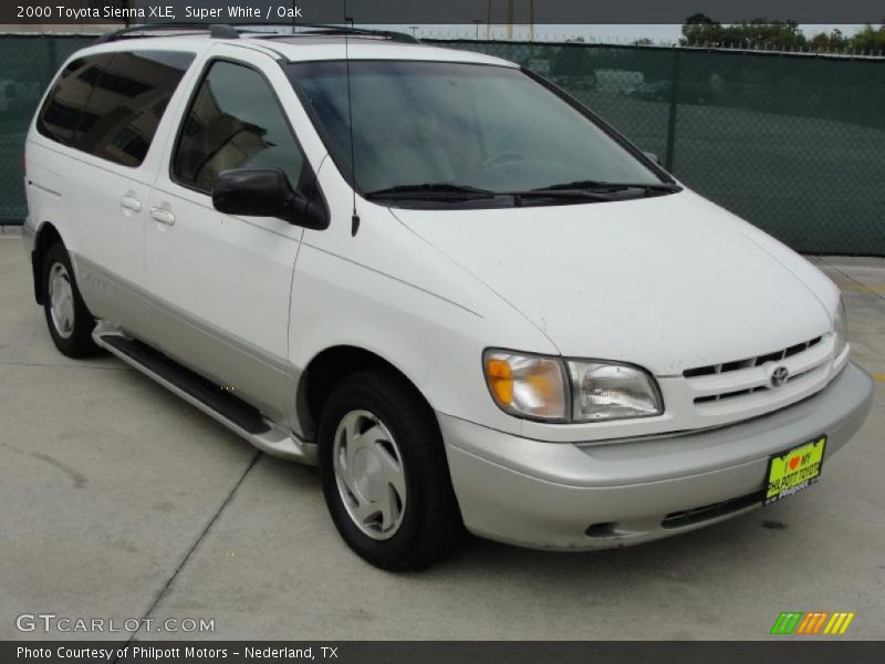 Super White / Oak 2000 Toyota Sienna XLE