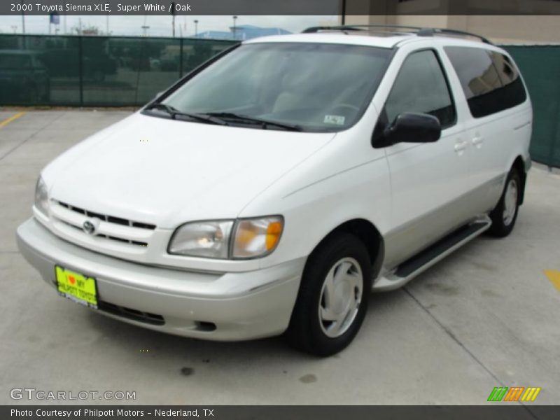 Super White / Oak 2000 Toyota Sienna XLE