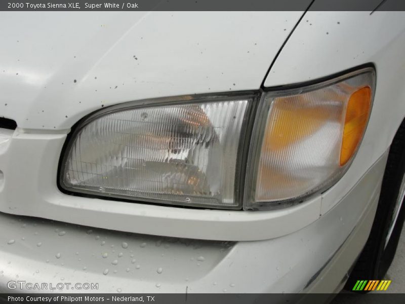 Super White / Oak 2000 Toyota Sienna XLE