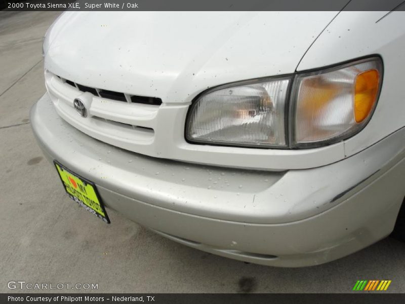 Super White / Oak 2000 Toyota Sienna XLE