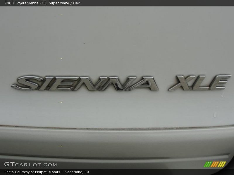 Super White / Oak 2000 Toyota Sienna XLE
