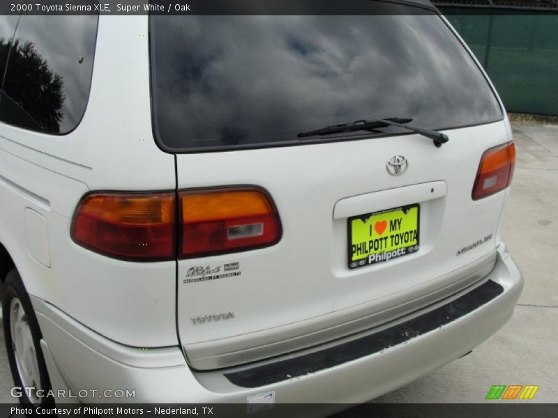 Super White / Oak 2000 Toyota Sienna XLE