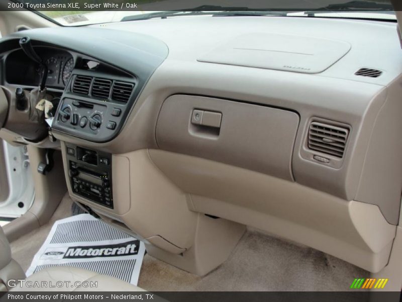 Super White / Oak 2000 Toyota Sienna XLE