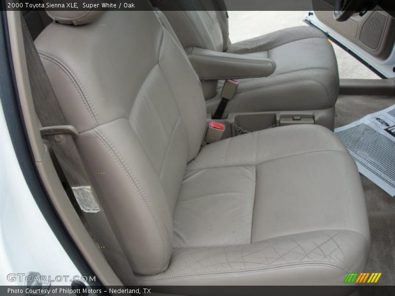 Super White / Oak 2000 Toyota Sienna XLE
