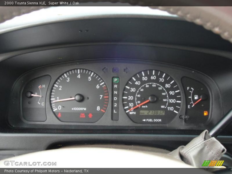 Super White / Oak 2000 Toyota Sienna XLE