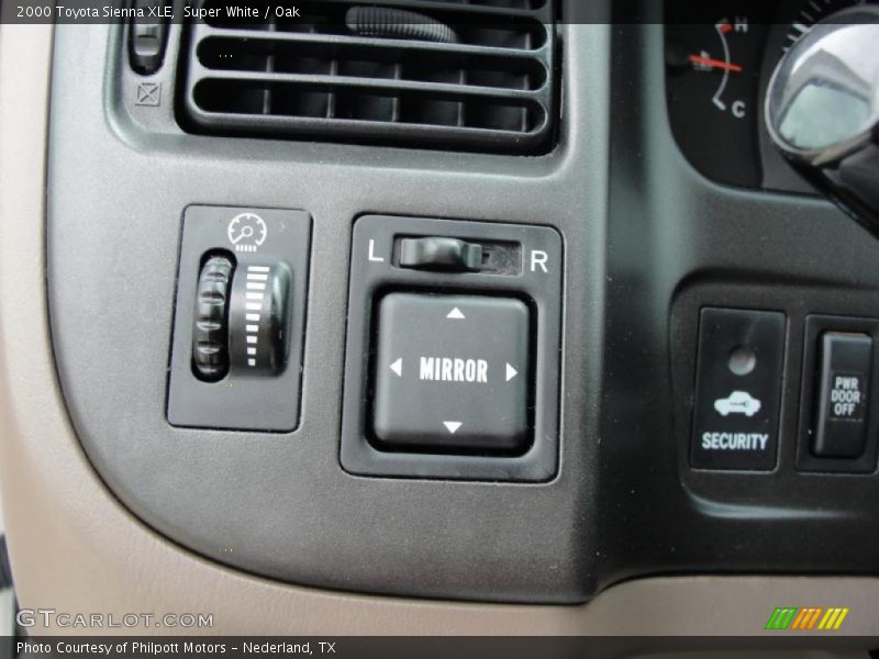Super White / Oak 2000 Toyota Sienna XLE