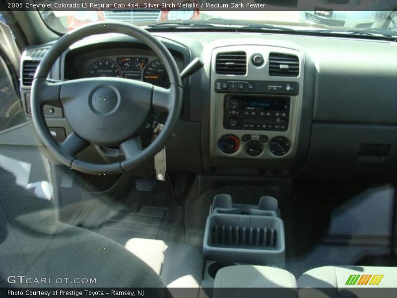 Dashboard of 2005 Colorado LS Regular Cab 4x4