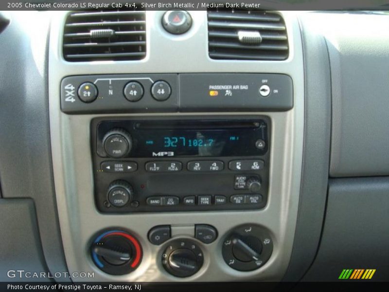 Controls of 2005 Colorado LS Regular Cab 4x4