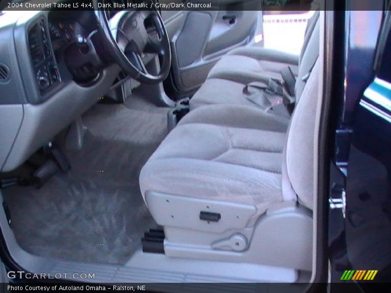 Dark Blue Metallic / Gray/Dark Charcoal 2004 Chevrolet Tahoe LS 4x4