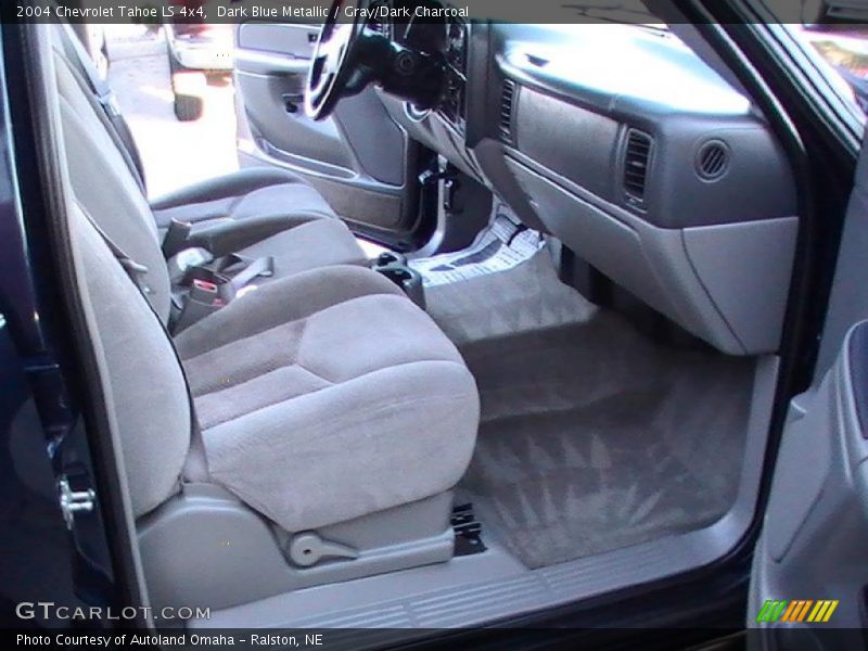 Dark Blue Metallic / Gray/Dark Charcoal 2004 Chevrolet Tahoe LS 4x4