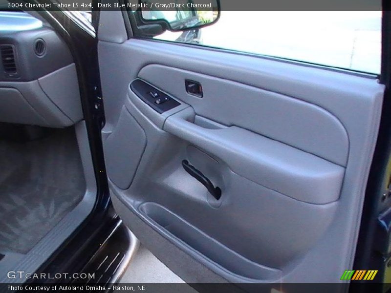 Dark Blue Metallic / Gray/Dark Charcoal 2004 Chevrolet Tahoe LS 4x4