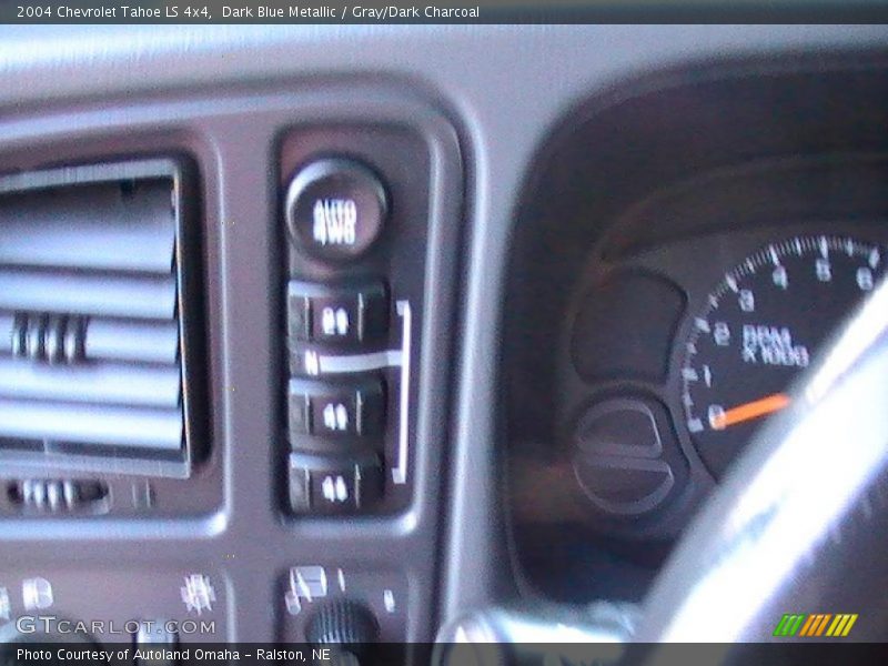 Dark Blue Metallic / Gray/Dark Charcoal 2004 Chevrolet Tahoe LS 4x4