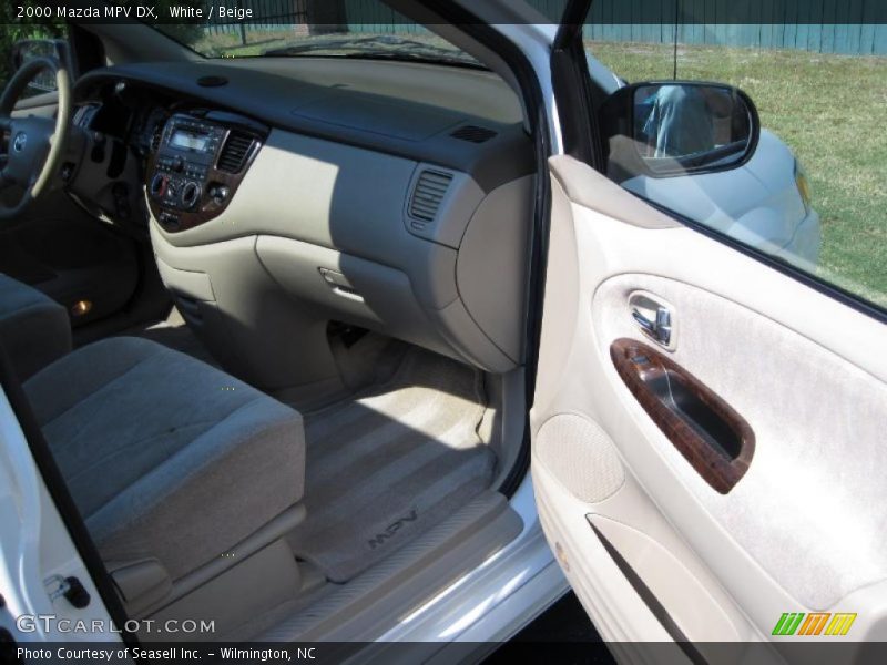 White / Beige 2000 Mazda MPV DX