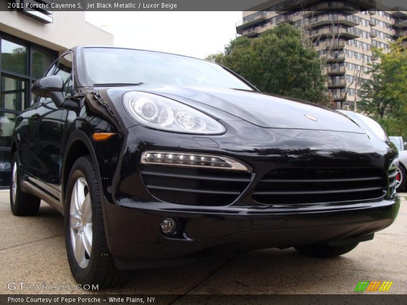 Jet Black Metallic / Luxor Beige 2011 Porsche Cayenne S