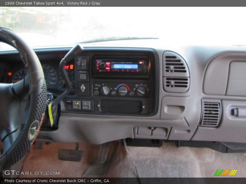 Victory Red / Gray 1999 Chevrolet Tahoe Sport 4x4