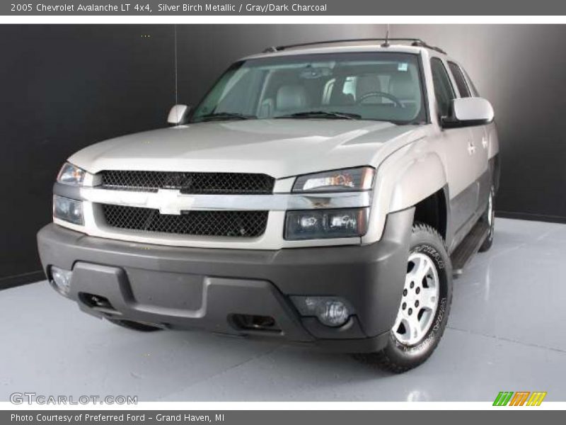 Silver Birch Metallic / Gray/Dark Charcoal 2005 Chevrolet Avalanche LT 4x4
