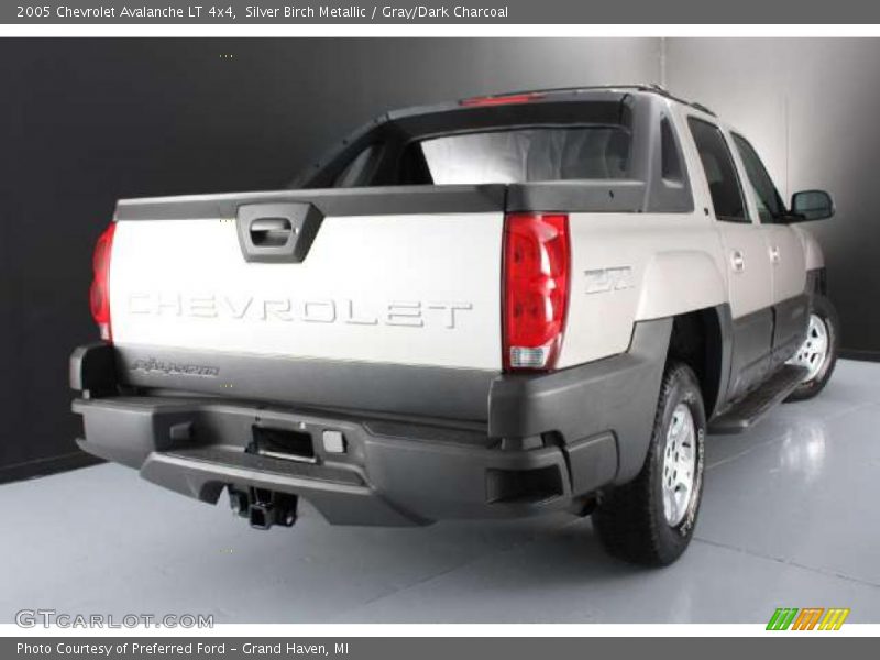 Silver Birch Metallic / Gray/Dark Charcoal 2005 Chevrolet Avalanche LT 4x4