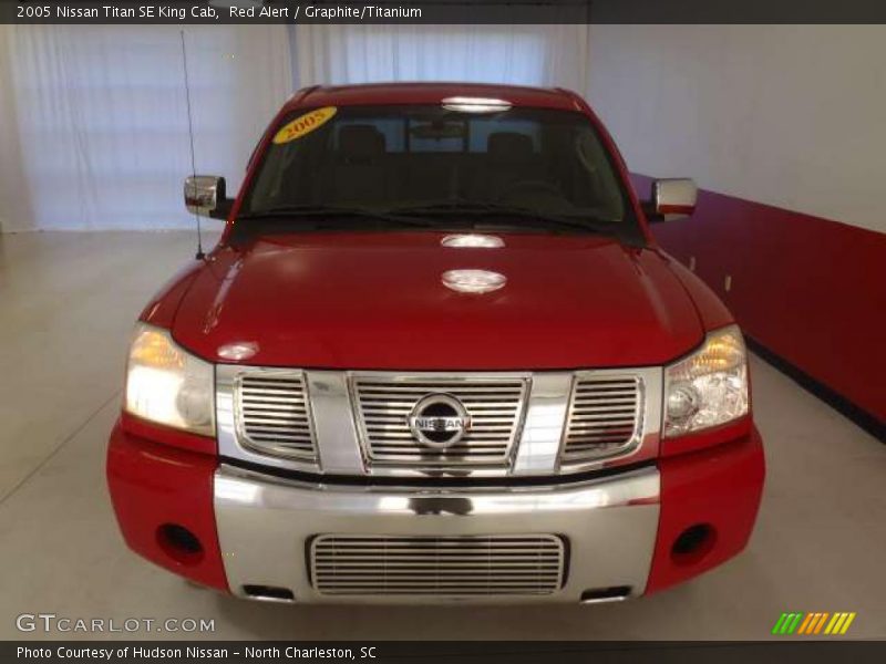 Red Alert / Graphite/Titanium 2005 Nissan Titan SE King Cab