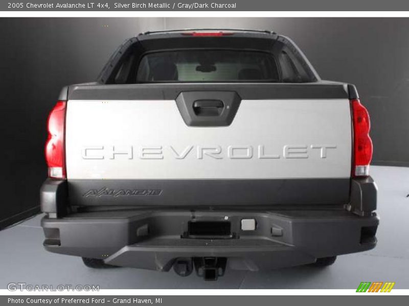 Silver Birch Metallic / Gray/Dark Charcoal 2005 Chevrolet Avalanche LT 4x4