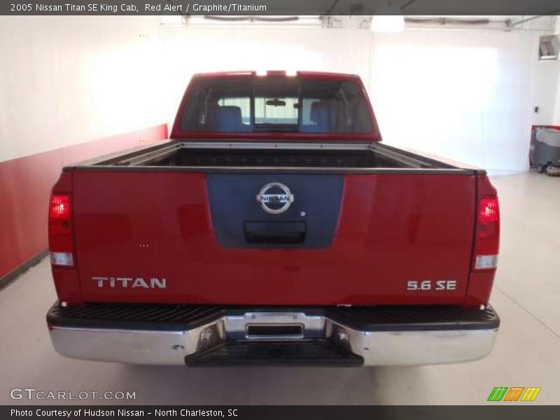 Red Alert / Graphite/Titanium 2005 Nissan Titan SE King Cab