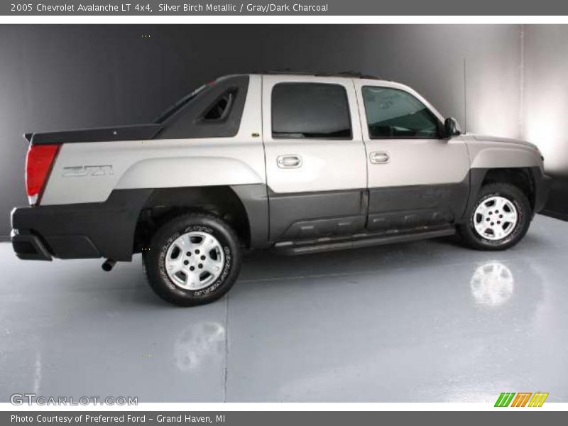 Silver Birch Metallic / Gray/Dark Charcoal 2005 Chevrolet Avalanche LT 4x4