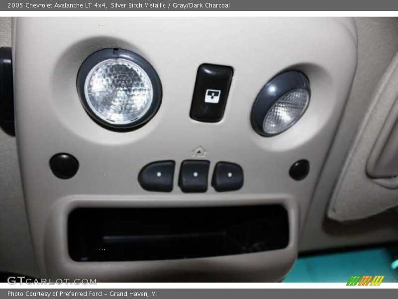 Silver Birch Metallic / Gray/Dark Charcoal 2005 Chevrolet Avalanche LT 4x4
