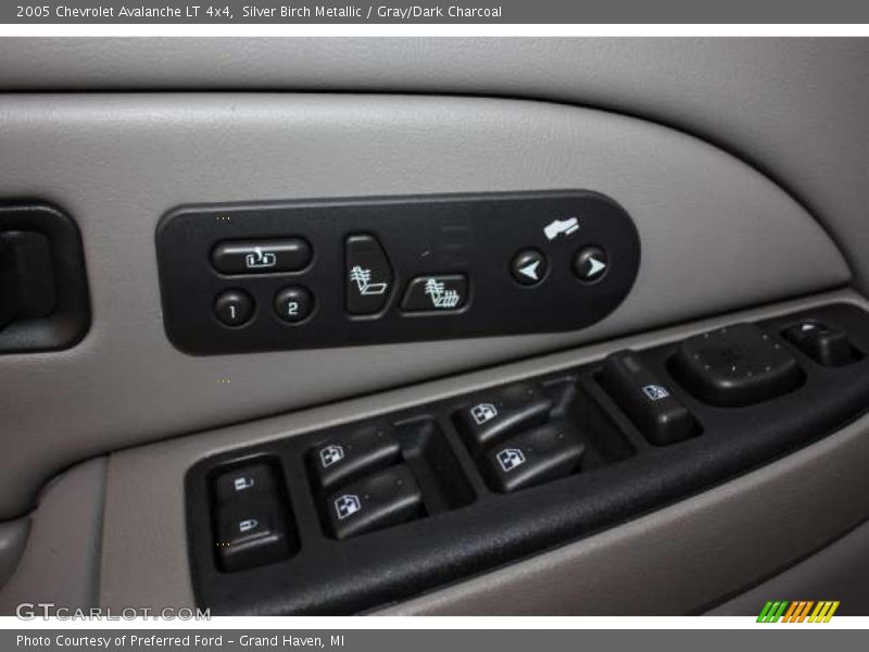 Silver Birch Metallic / Gray/Dark Charcoal 2005 Chevrolet Avalanche LT 4x4