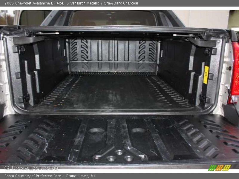 Silver Birch Metallic / Gray/Dark Charcoal 2005 Chevrolet Avalanche LT 4x4