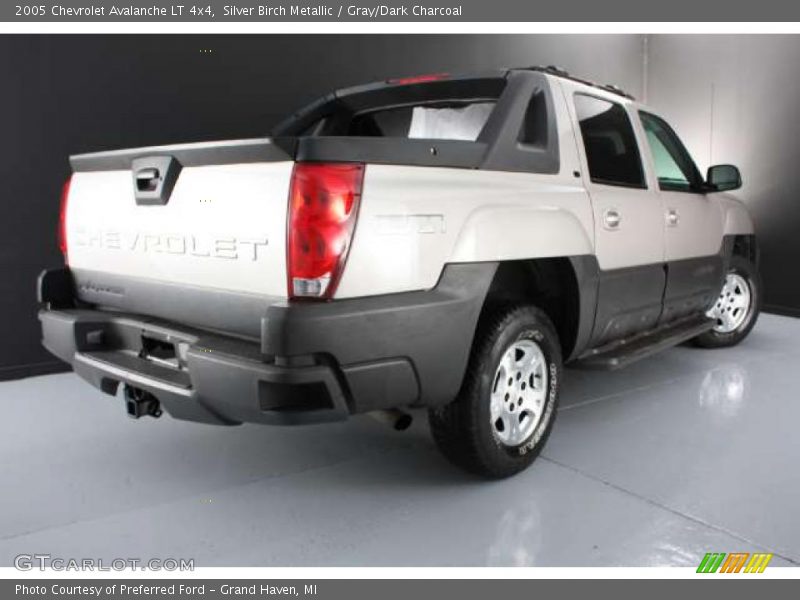 Silver Birch Metallic / Gray/Dark Charcoal 2005 Chevrolet Avalanche LT 4x4