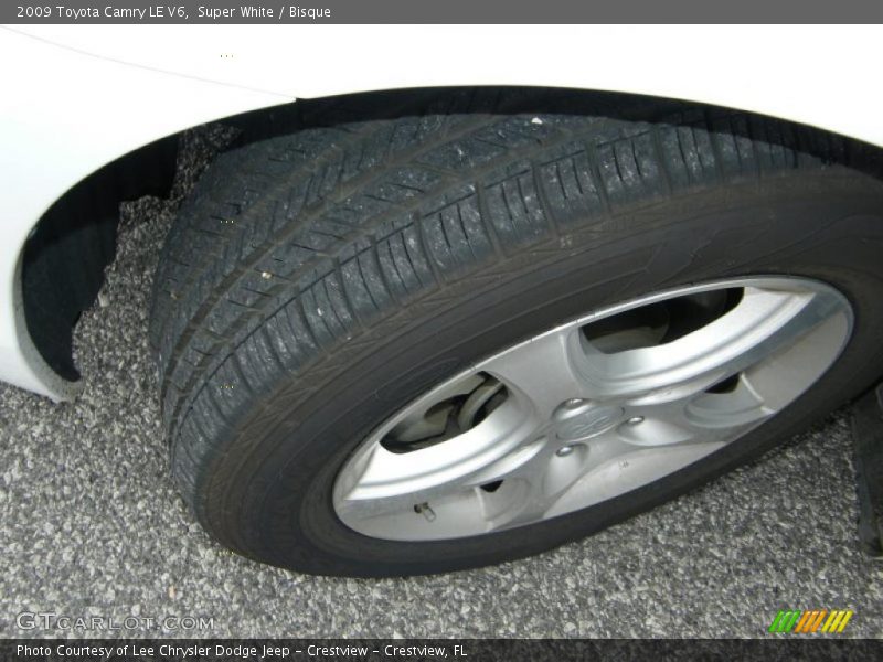 Super White / Bisque 2009 Toyota Camry LE V6