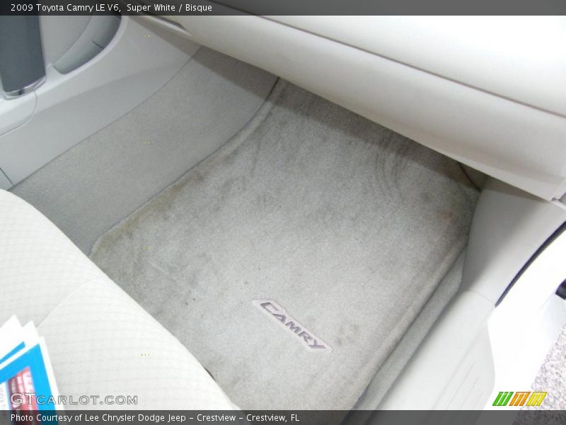 Super White / Bisque 2009 Toyota Camry LE V6