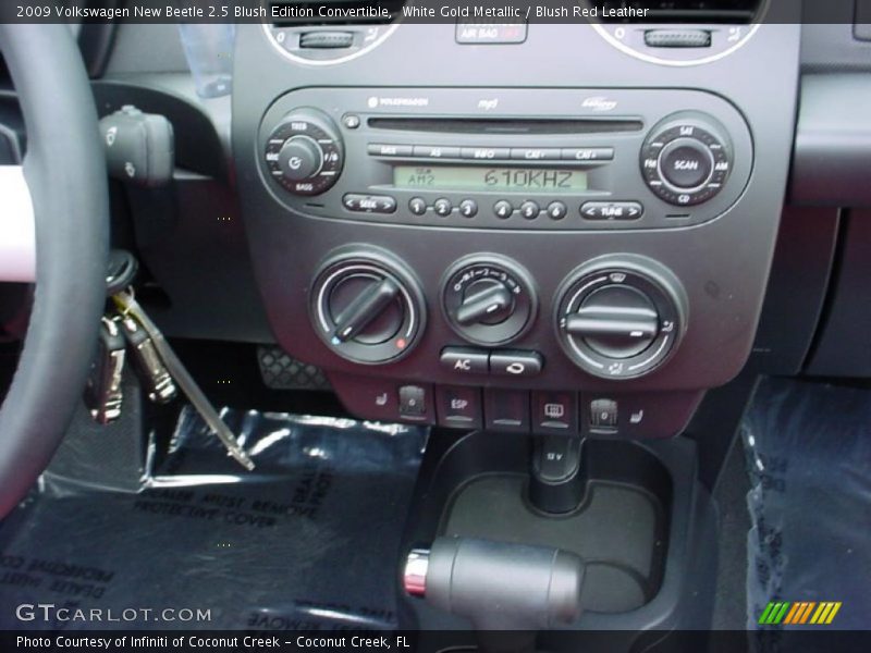 Controls of 2009 New Beetle 2.5 Blush Edition Convertible