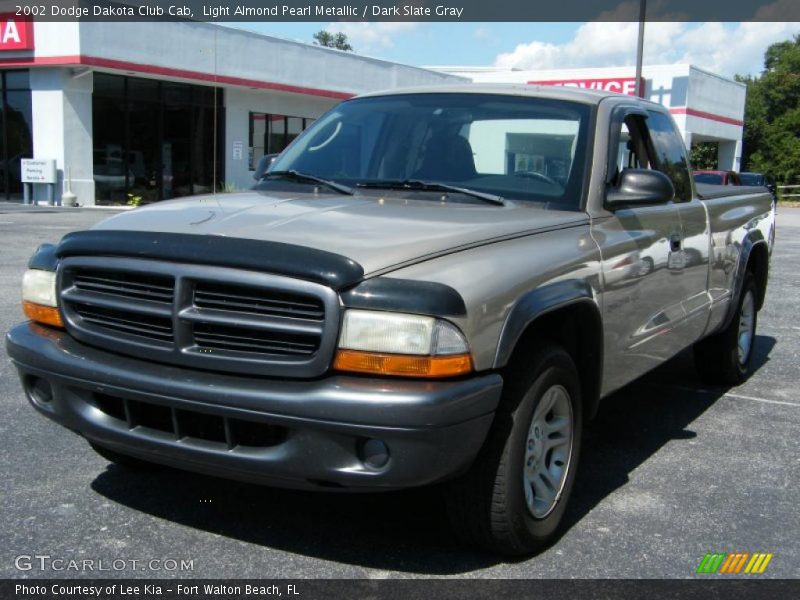 Light Almond Pearl Metallic / Dark Slate Gray 2002 Dodge Dakota Club Cab