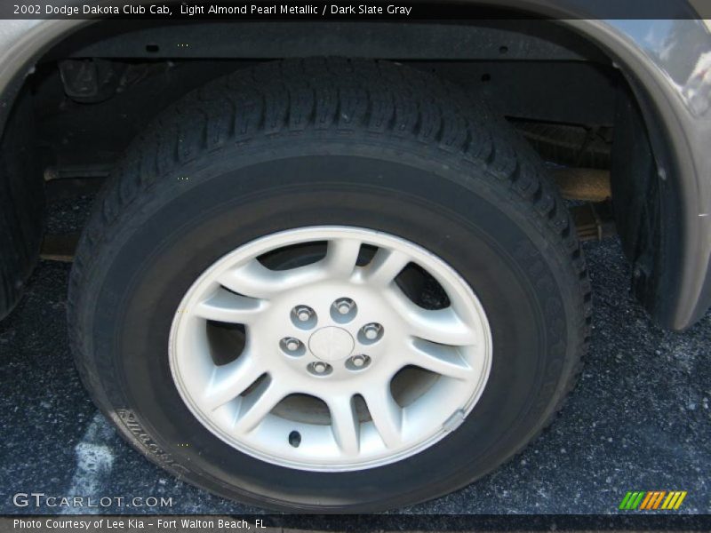 Light Almond Pearl Metallic / Dark Slate Gray 2002 Dodge Dakota Club Cab