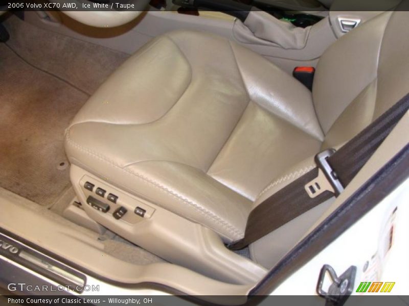 Ice White / Taupe 2006 Volvo XC70 AWD