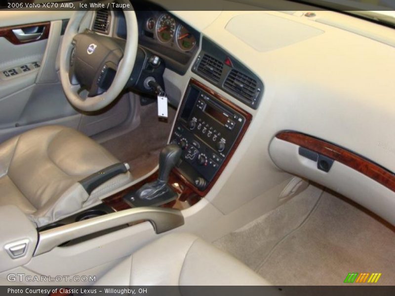 Ice White / Taupe 2006 Volvo XC70 AWD