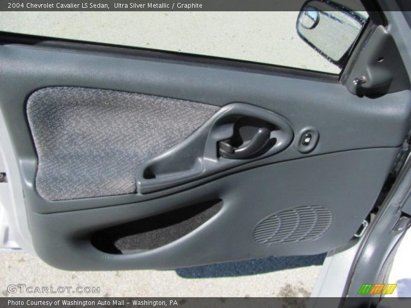  2004 Cavalier LS Sedan Graphite Interior