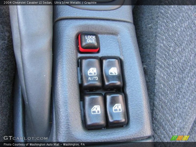 Ultra Silver Metallic / Graphite 2004 Chevrolet Cavalier LS Sedan