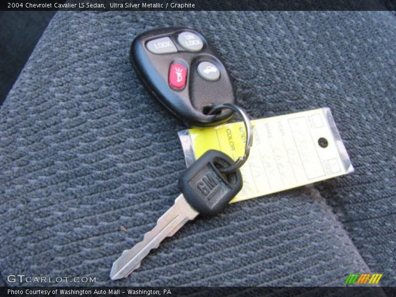 Ultra Silver Metallic / Graphite 2004 Chevrolet Cavalier LS Sedan