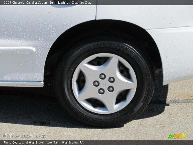 Summit White / Graphite Gray 2005 Chevrolet Cavalier Sedan