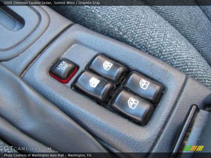 Summit White / Graphite Gray 2005 Chevrolet Cavalier Sedan