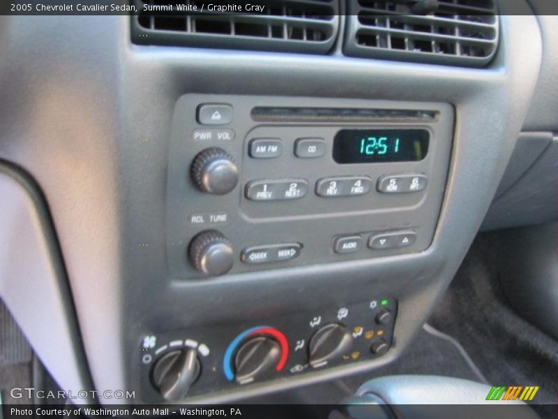 Summit White / Graphite Gray 2005 Chevrolet Cavalier Sedan