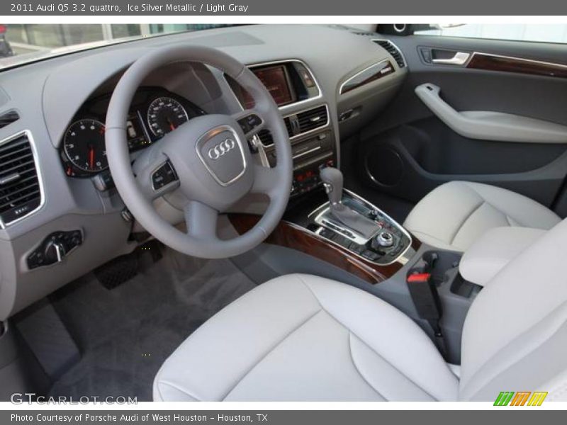  2011 Q5 3.2 quattro Light Gray Interior