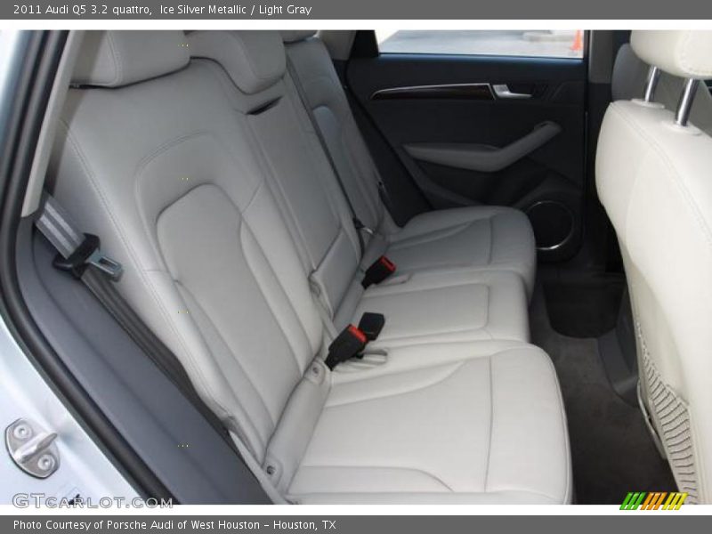  2011 Q5 3.2 quattro Light Gray Interior
