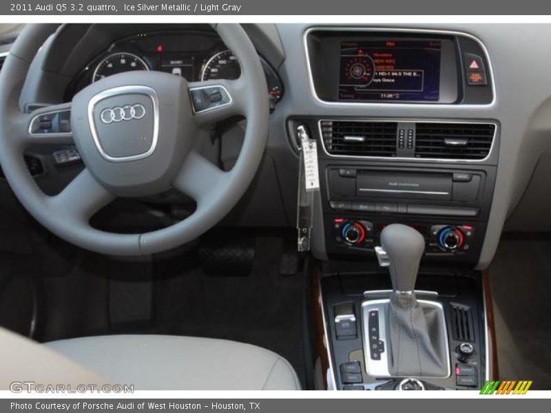 Dashboard of 2011 Q5 3.2 quattro