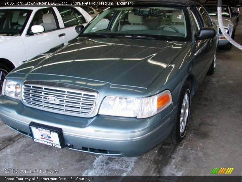 Light Tundra Metallic / Medium Parchment 2005 Ford Crown Victoria LX