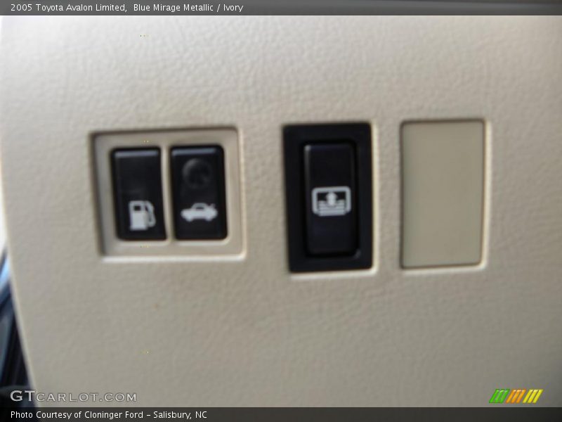 Blue Mirage Metallic / Ivory 2005 Toyota Avalon Limited