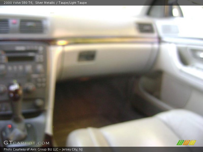 Silver Metallic / Taupe/Light Taupe 2000 Volvo S80 T6