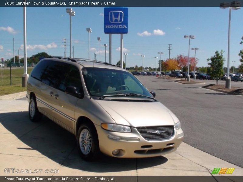Champagne Pearl / Camel 2000 Chrysler Town & Country LXi