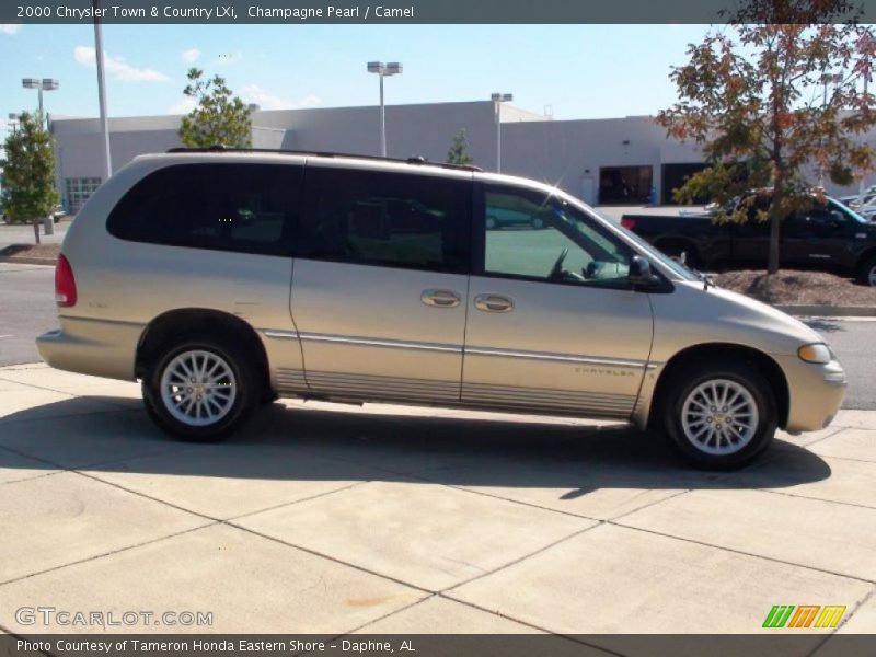 Champagne Pearl / Camel 2000 Chrysler Town & Country LXi